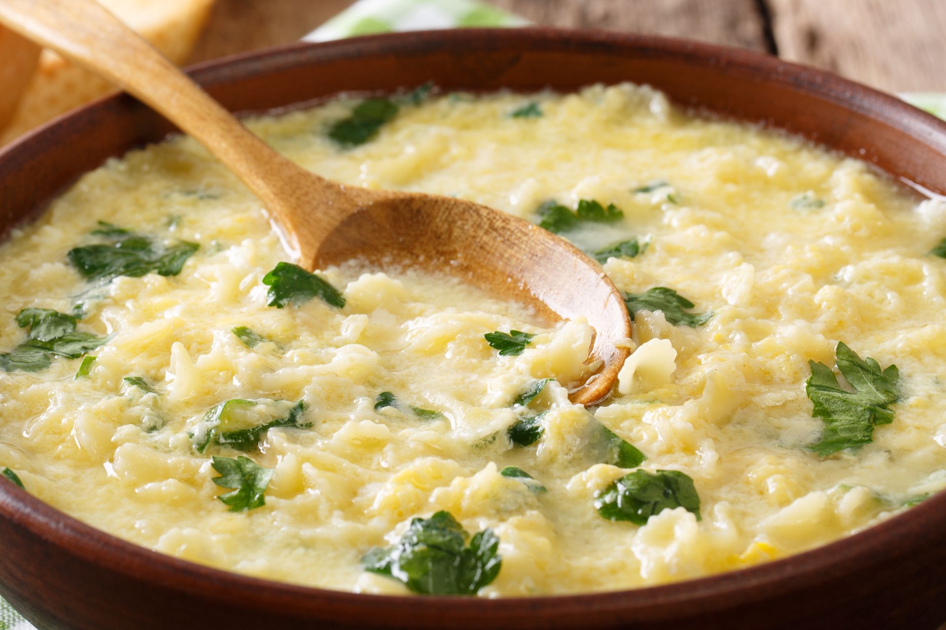 Taka zupa to smak dzieciństwa każdego millenialsa. Każdy się uśmiechał, gdy babcia robiła ją w kuchni