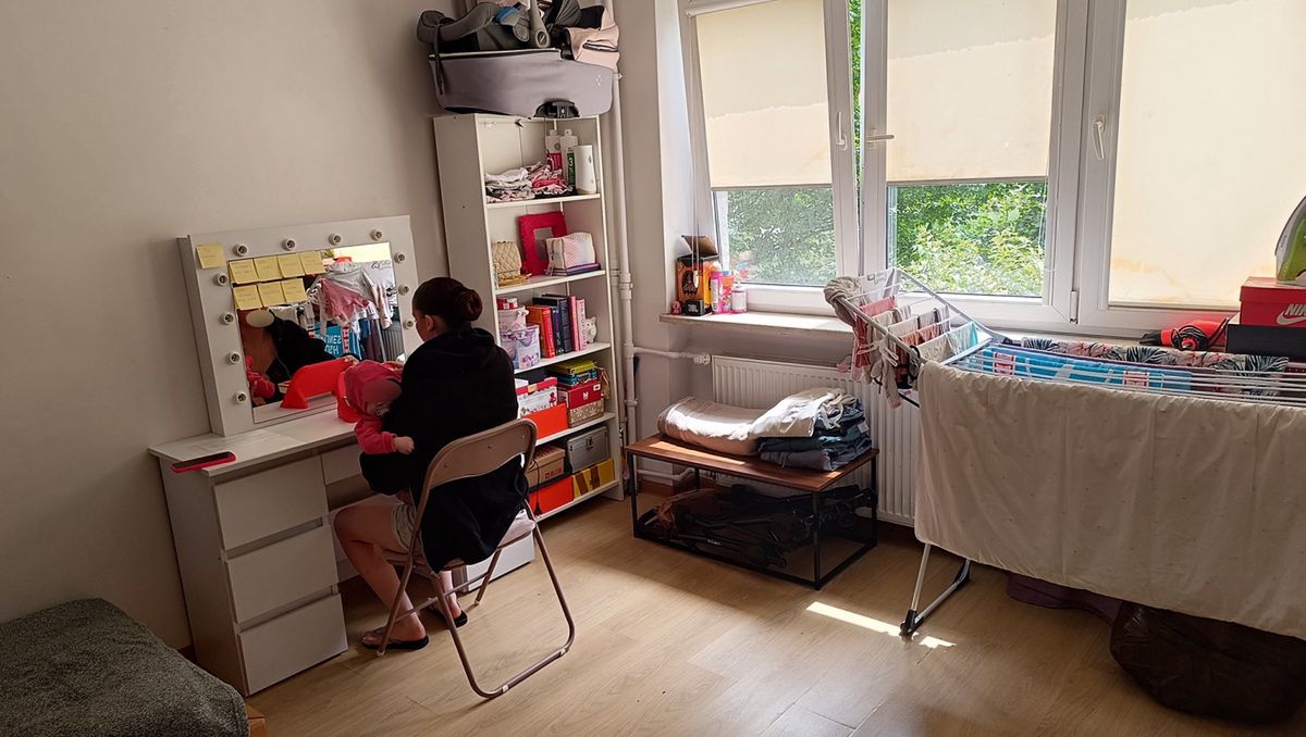 Olga w mieszkaniu użyczonym 