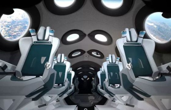 Virgin Galactic prezentuje wnętrze statku VSS Unity. Duże okna i fotele dostosowane do kosmicznych turystów