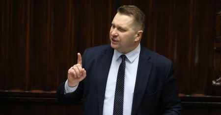Przemysław Czarnek do dymisji? "Król jest nagi"