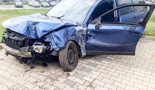 Nocny pościg za pijanym kierowcą. "W samochodzie zostawił krwawiącego pasażera"