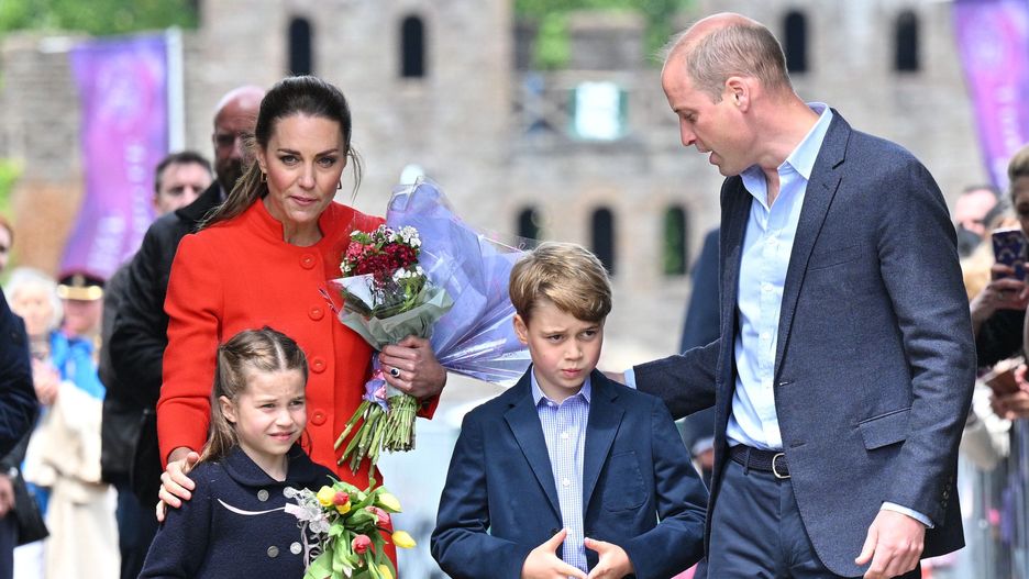 Zwykle podczas oficjalnych uroczystości książę William zajmuje się synem, a księżna Kate córką