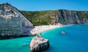 Oto najtańsza grecka wyspa. Rajskie widoki, obłędna woda i niskie ceny