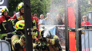 Strefa 112 Firefighter Challenge w Zduńskiej Woli. Strażackie zmagania prawie, jak w rzeczywistości