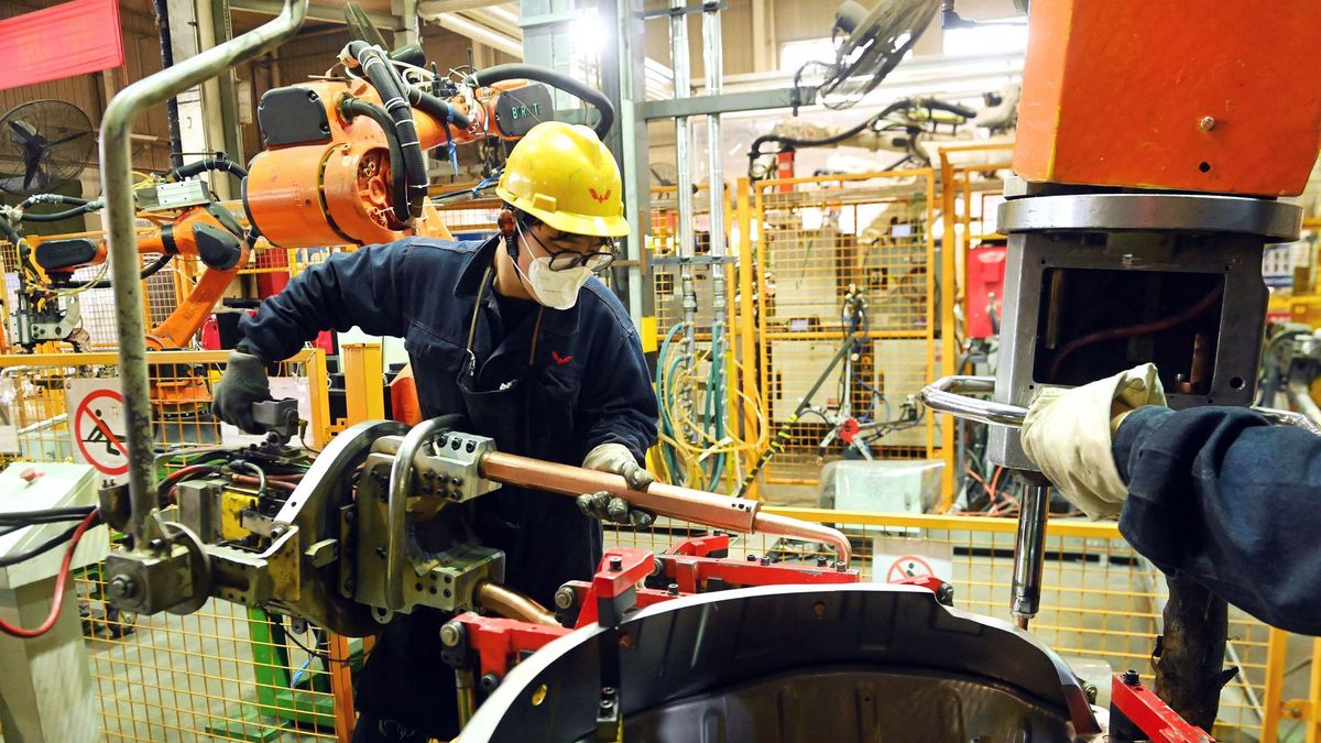 Zachodni giganci przez lata masowo przenosili produkcję do tańszych krajów, ale to się zaczyna zmieniać - zdjęcie ilustracyjne