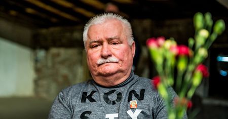 Wałęsa w szpitalu. Byłemu prezydentowi grozi amputacja