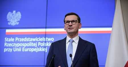 Politycy PiS komentują rezolucję Parlamentu Europejskiego. Twierdzą, że unijne środki trafią do Polski