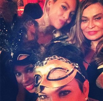 Matka Kardashian CHWALI SIĘ "SAMOJEBKĄ" z Beyonce!