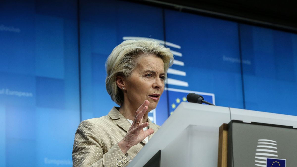 Day Two of European Union Leaders SummitUrsula von der Leyen, president of the European Commission, during a news conference following the second day of a special European Union (EU) leaders summit at the European Council headquarters in Brussels, Belgium, on Tuesday, May 31, 2022. EU leaders agreed to pursue a ban that would halt the imports of most Russian oil, in a move designed to hit the country's coffers and pave the way for a sixth package of sanctions. Photographer: Valeria Mongelli/Bloomberg via Getty ImagesBloombergleaders, prime ministers, belgian, european, ukrrus22, best photos, presidents, best photo, e.u., eu, government news, euro members, emea, economic news, economic, monetary union