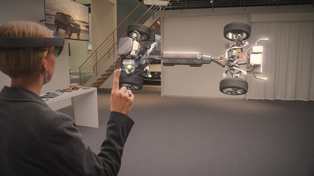 Microsoft HoloLens: rozszerzona rzeczywistość pomoże w kupnie auta