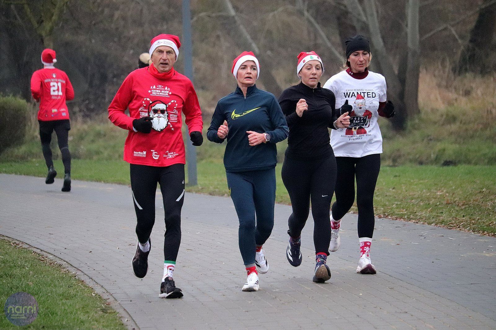Tak było na Mikołajowym parkrunie w parku na Słodowie we Włocławku w sobotę, 6 grudnia 2025 roku