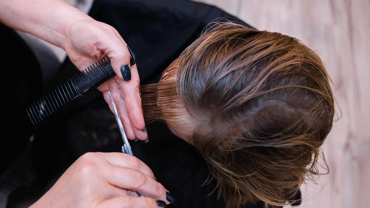 Poproś swojego fryzjera o "letterbox bangs"