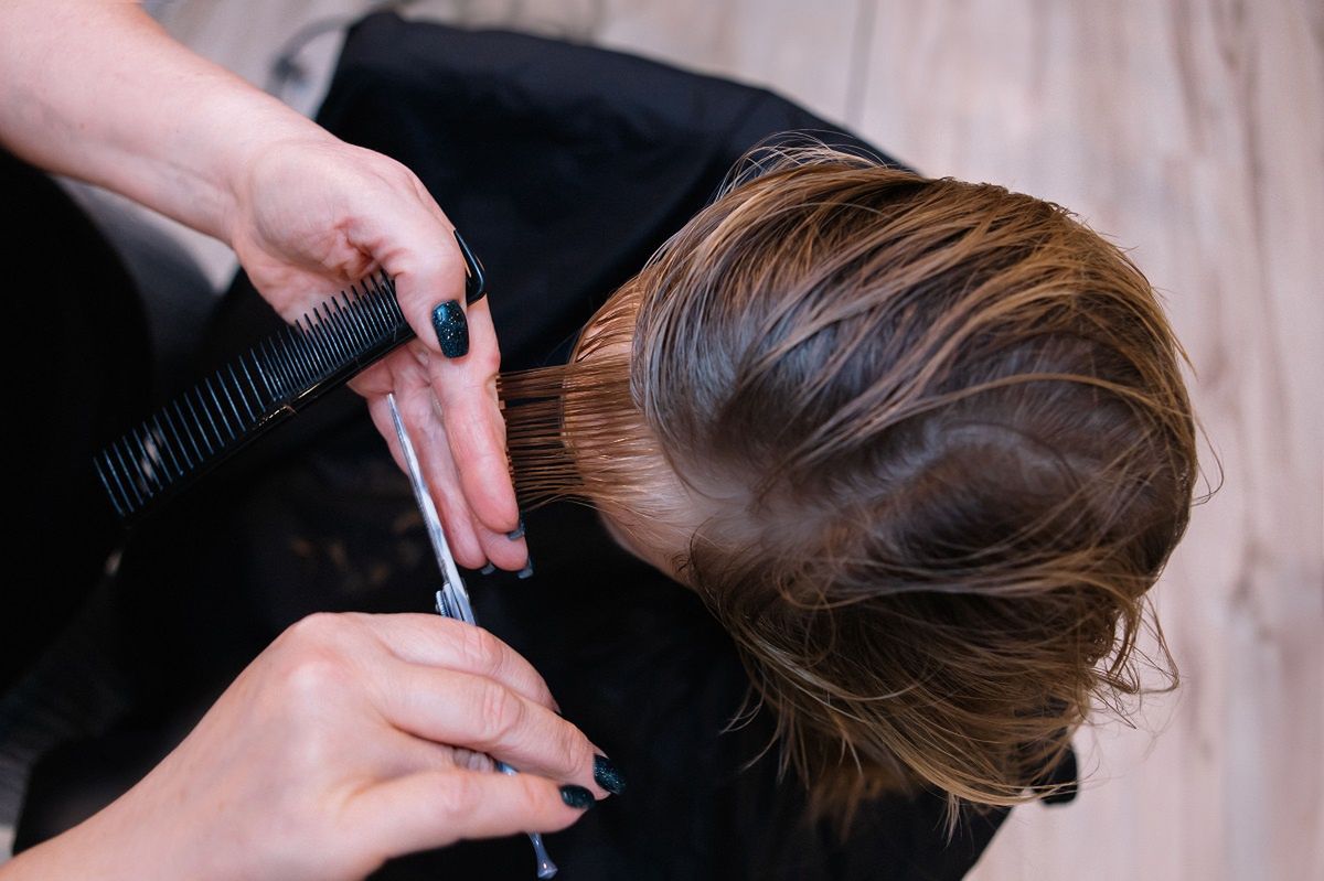 Poproś swojego fryzjera o "bambi brunette"