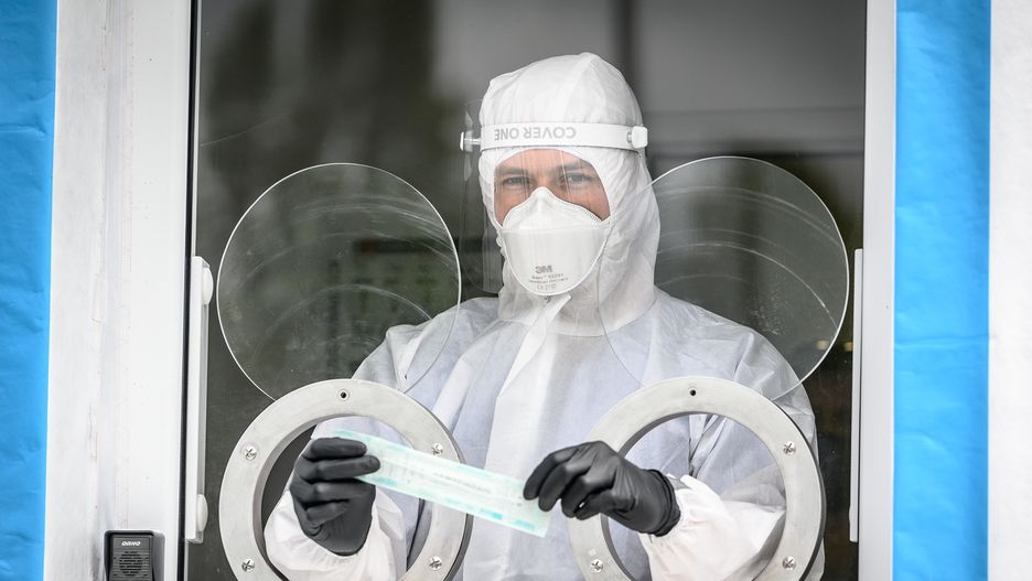 Koronawirus w Polsce. Pierwsze mobilne centrum testowe w Polsce zostało otwarte w poniedziałek na terenie Uniwersyteckiego Centrum Klinicznego w Gdańsku.