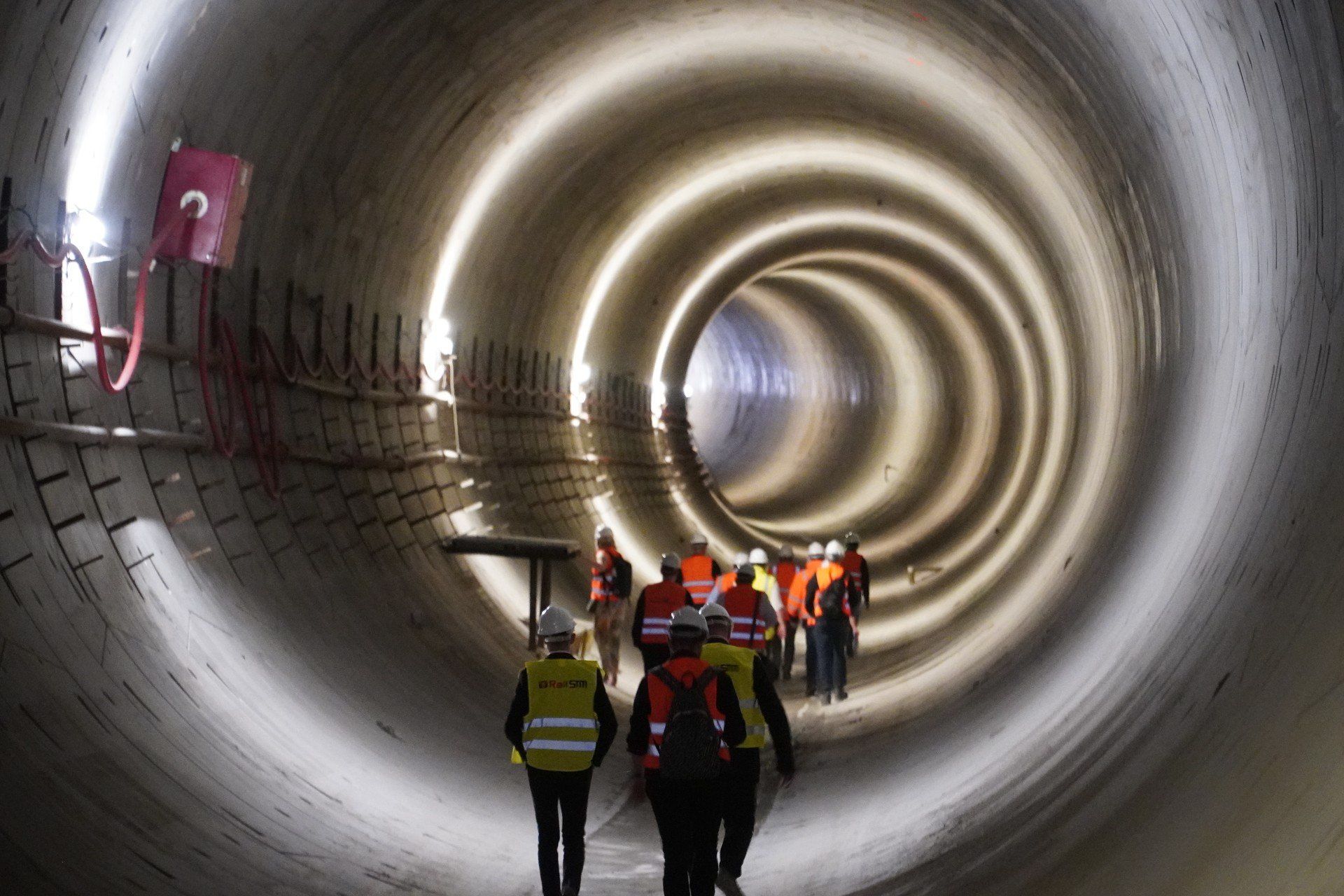 Budowa tunelu średnicowego pod Łodzią wciąż trwa, choć maszyna drążąca już niemal rok stoi w miejscu