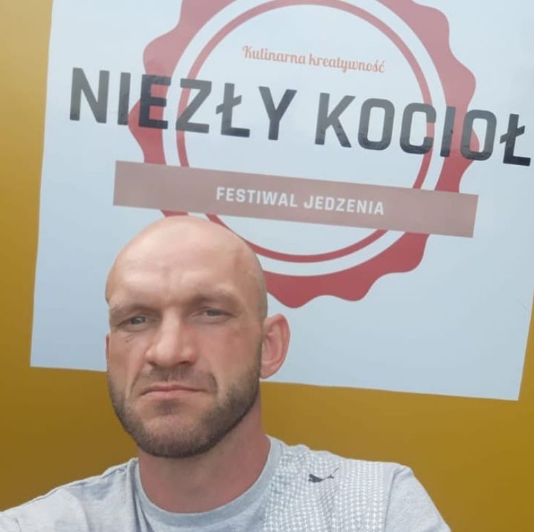 "Szczena" z programu "Chłopaki do wzięcia"