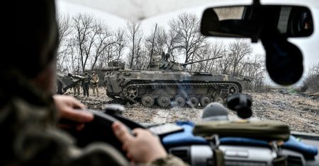 Wysłał na front setki terenówek. "Po 2 latach tułaczki jestem spłukany"