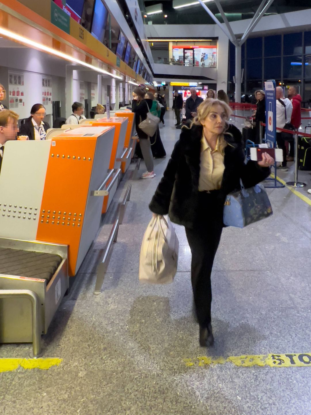 Danuta Martyniuk na lotnisku