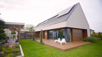 Mieli niewielki budżet, postawili duży, energooszczędny dom. Koszty utrzymania zaskakują