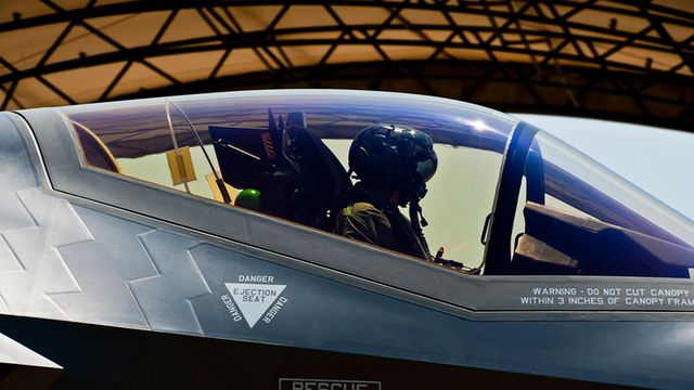 Pierwszy F-35 Lightning II gotowy do akcji! [galeria] 6