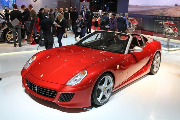 Pierwszy egzemplarz Ferrari 599 SA Aperta w całej okazałości [wideo]