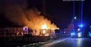 Pożar domu na granicy województw. Cały budynek stanął w ogniu