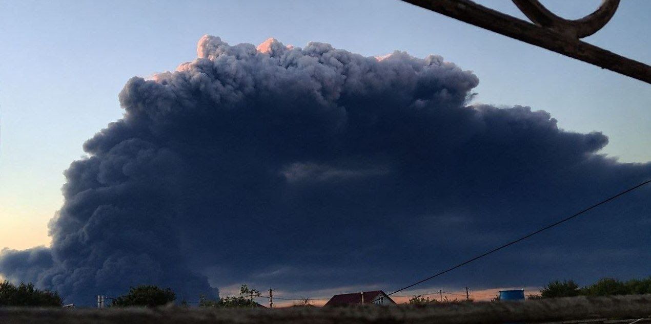 Ukrainian drone strikes Russian oil refinery near Krasnodar — smoke visible 100 km away