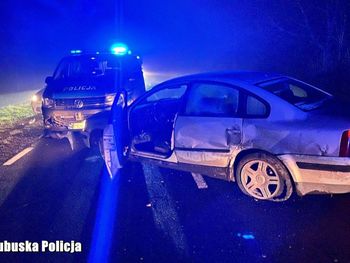 Stare Kurowo: Kontrolowany kierowca zaatakował policjanta gazem. Podczas pościgu uszkodził dwa radiowozy