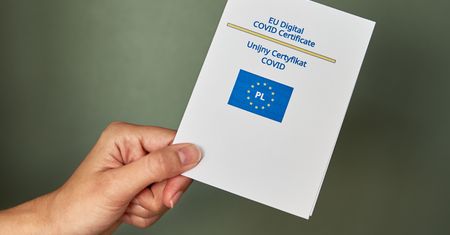 Komisja Europejska proponuje przedłużenie unijnego cyfrowego certyfikatu COVID o rok