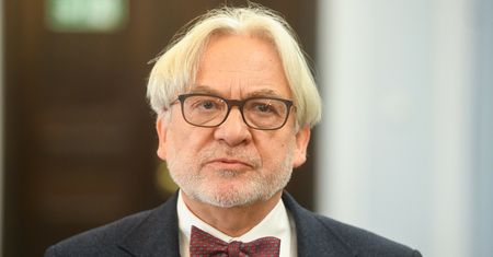Maksymowicz o działaniach MZ. "Odbieram to jako atak"