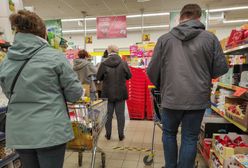 Promocje na piwo. Biedronka rozdaje 12 puszek gratis, w Lidlu duże rabaty