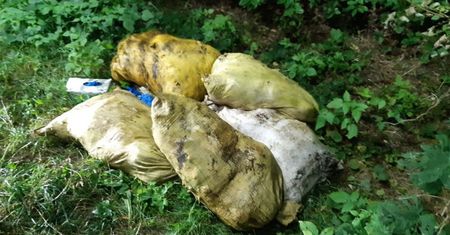 Makabryczne odkrycie w rzece. Zawartość worków przeraża