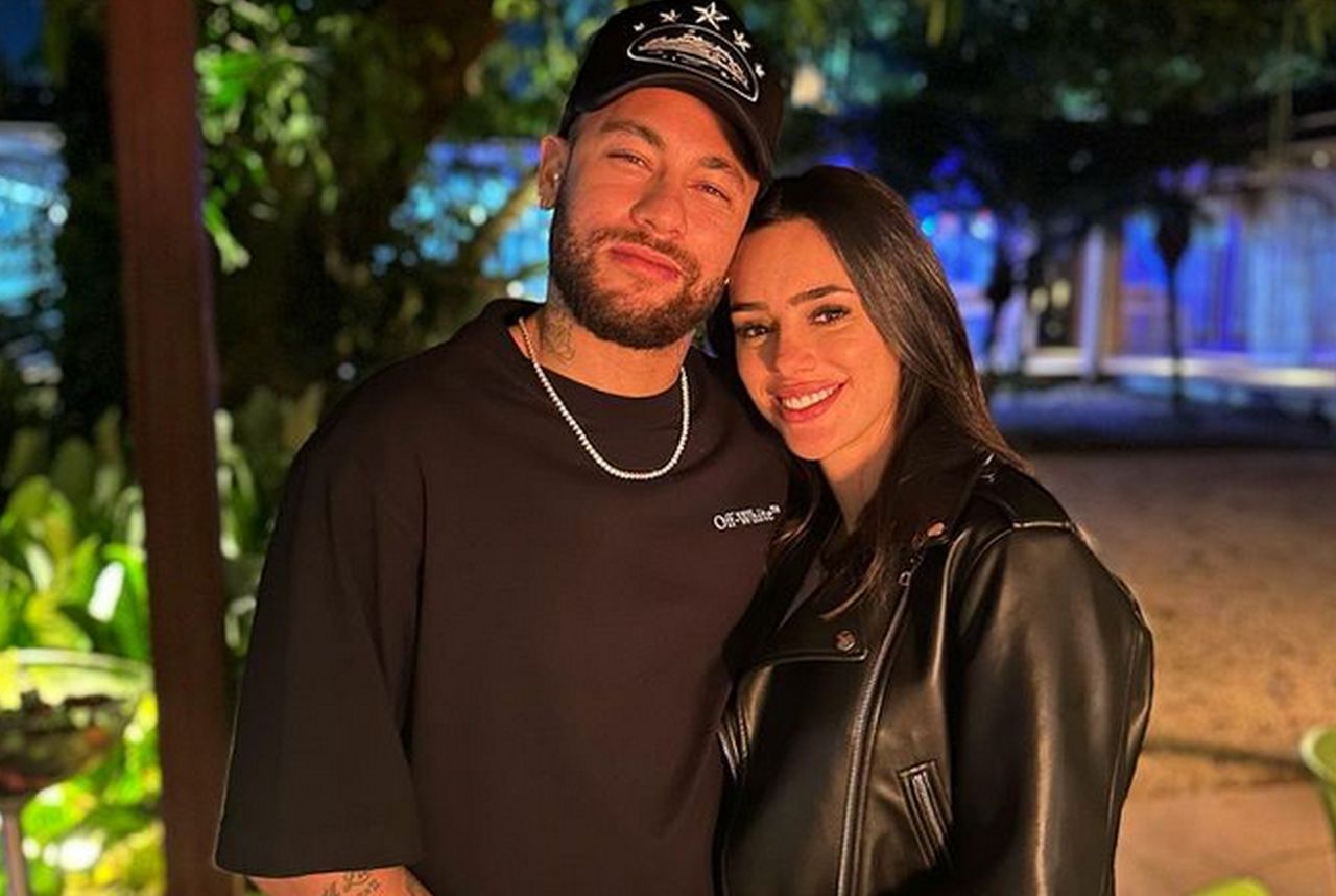 The photo features Neymar and Bruna Biancardi.