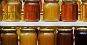 Najgorszy rodzaj miodu. Powinniśmy omijać go szerokim łukiem