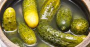 Polacy popełniają błąd i ogórki szybko się psują. Najlepsza sól do małosolnych