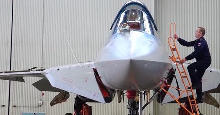 Rosja pokazała myśliwiec Su-57. Ruszyła seryjna produkcja [Zobacz wideo]