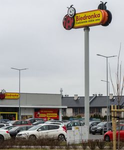 Nowy system na parkingach Biedronki. Oto na czym polega