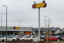 Nowy system na parkingach Biedronki. Oto na czym polega