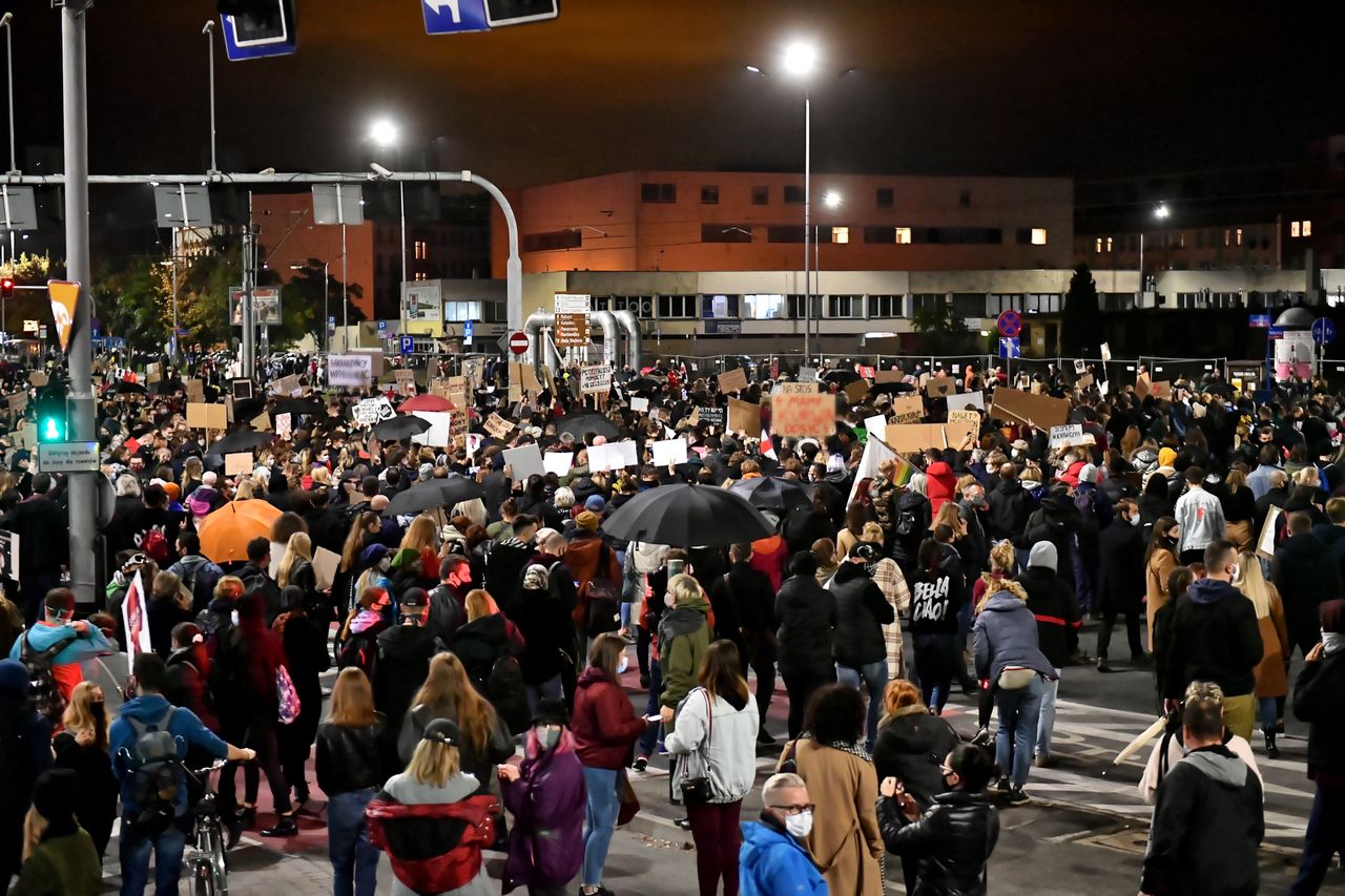 Strajk kobiet we Wrocławiu. "Inkubator, nie kobieta". Nawet rowerzyści przyłączyli się do protestu