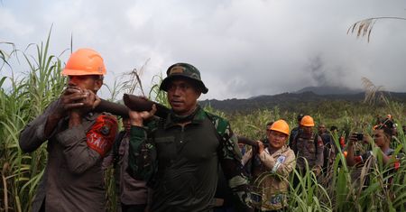 Indonezja. Walka z czasem po erupcji wulkanu. Nie żyją trzy osoby