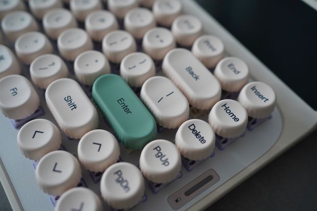 Ta klawiatura udaje maszynę do pisania. Test Epomaker Glyph