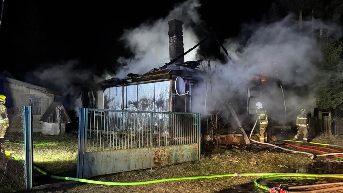 Pożar drewnianego domu. Nie żyją dwie osoby