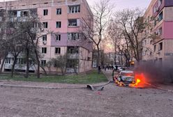 Na ulicach leżą ciała. Zełenski: Rosjanie uderzyli między blokami