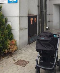 Wilanów. Ochroniarz kazał zostawić wózek z niepełnosprawnym dzieckiem przed urzędem
