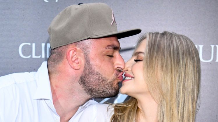 Karolina Pisarek opublikowała zdjęcie, na którym pozuje topless