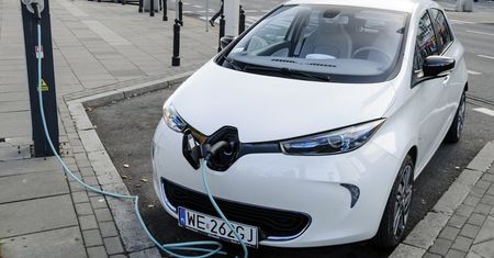Polskie firmy energetyczne chcą wspólnie budować samochody na prąd