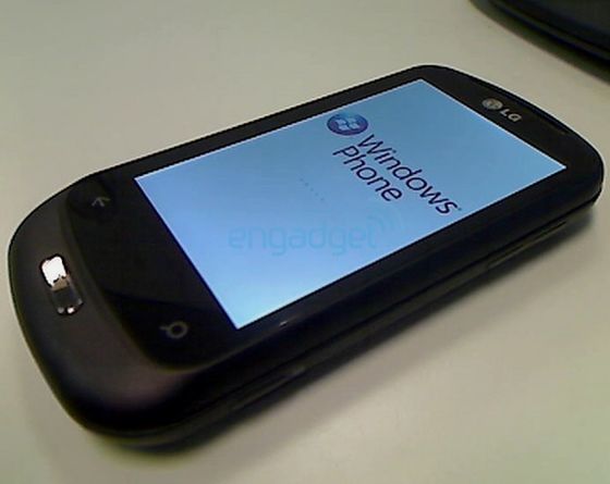 LG C900 z Windows Phone 7 i klawiaturą QWERTY na zdjęciach 2