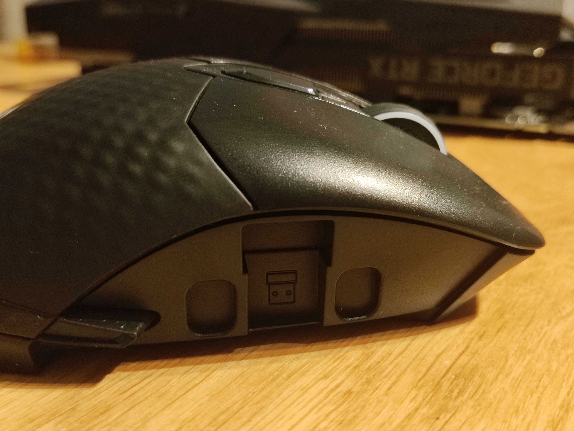 Corsair Dark Core RGB Pro SE. Test bezprzewodowej myszy z ładowaniem indukcyjnym 7