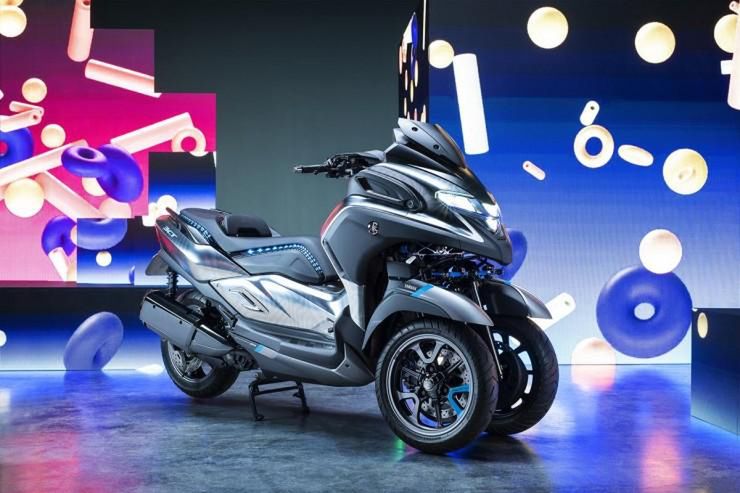 Yamaha 3CT - prototyp skutera trójkołowego, który ma wypełnić lukę między małym Tricity a Nikenem i być dostępnym z homologacją L5e (Fot. Yamaha, Motocykl-Online).