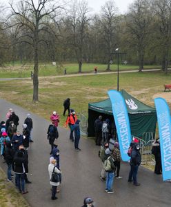 Mobilne punkty szczepień. Podsumowanie: ogromne kolejki i zwiększone dostawy